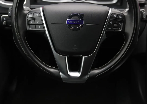 Volvo V60 cena 60999 przebieg: 195511, rok produkcji 2017 z Białystok małe 466